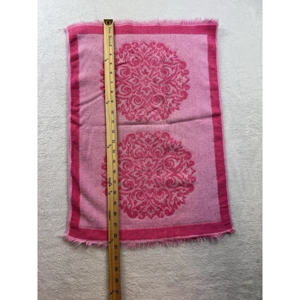 Vintage 1970s Fieldcrest Pink Sculpted Hand Towel Fringe MCM Made USA 16x26